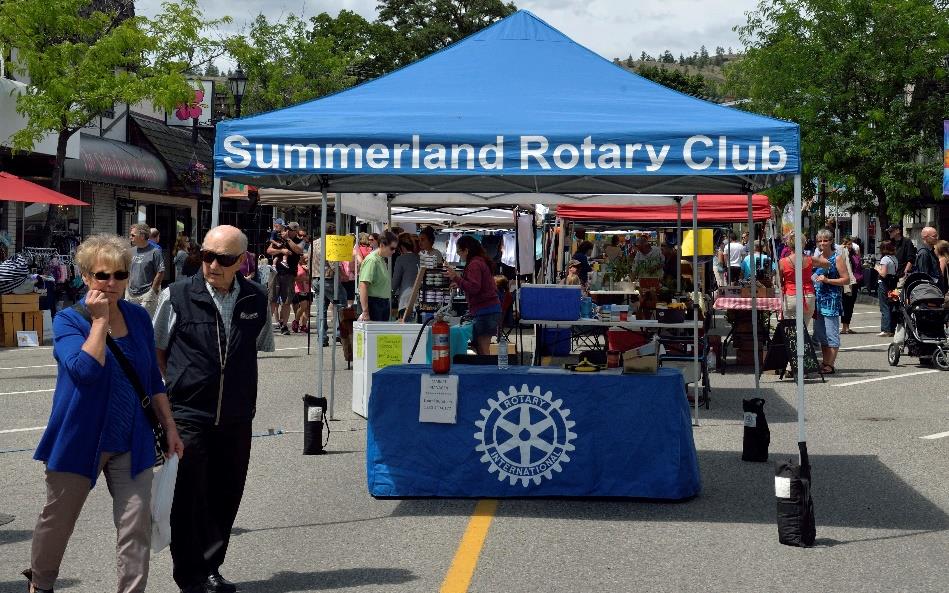 Rotary-Booth-at-Market